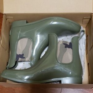 Olive camo rain booties